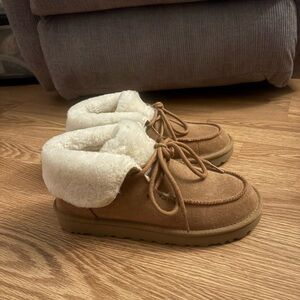 UGG boots in chestnut